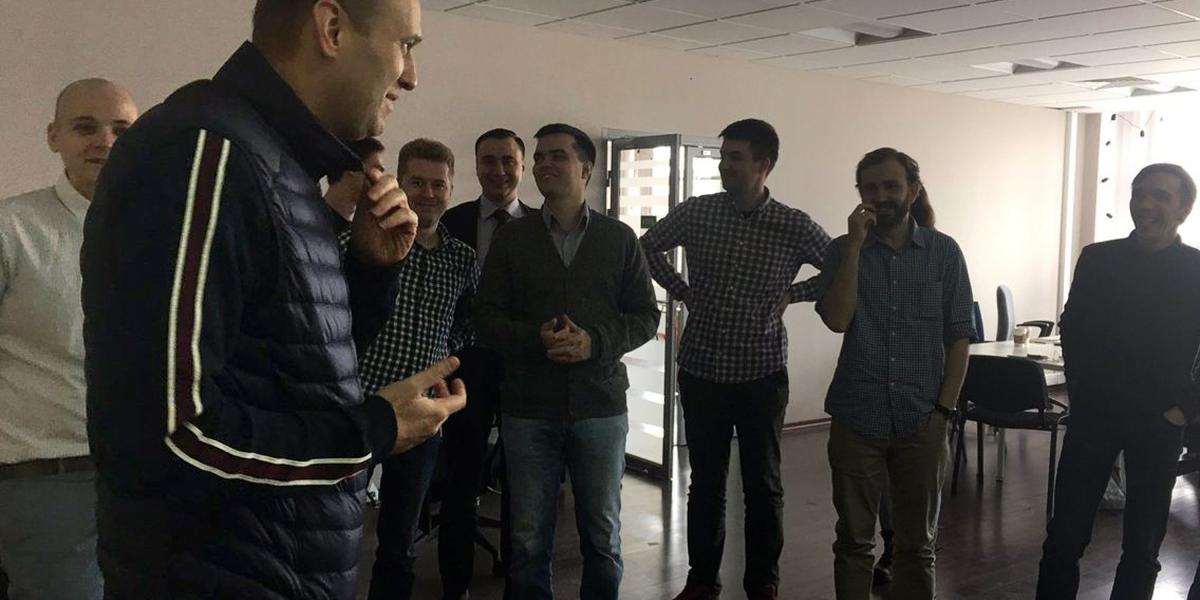 El opositor ruso Alexei Navalny (izq.) fue arrestado tras las manifestaciones que se llevaron a cabo hace dos semanas en Moscú, las más numerosas desde 2012.