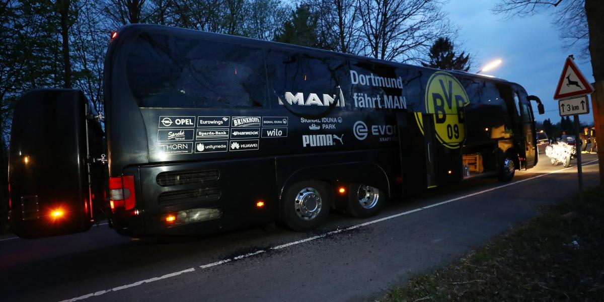 Así quedó el bus del Borussia Dortmund.