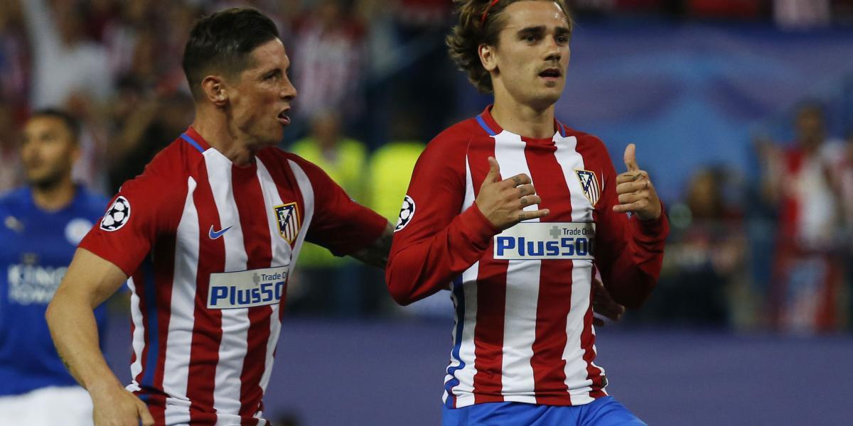 Antoine Griezmann celebrando el gol de la victoria junto a Fernando Torres.