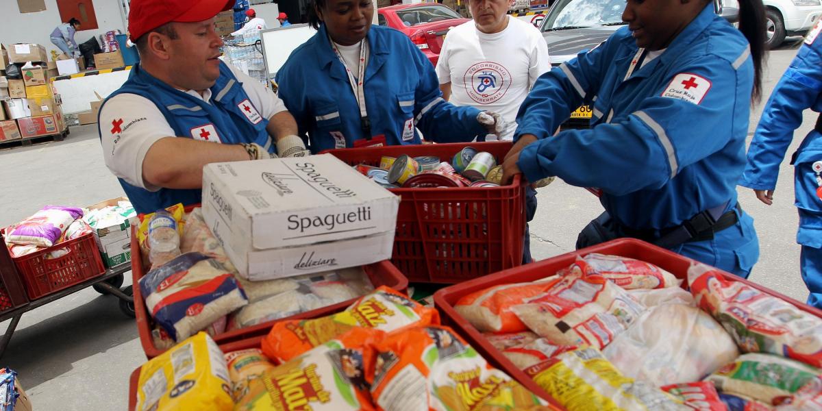 La Cruz Roja colombiana ha liderado la recepción y distribución de las ayudas para Mocoa.