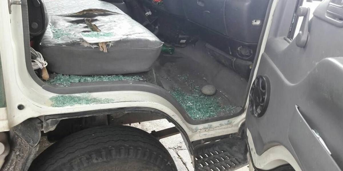 La Policía dice que asonada dejó daños en uno de sus camiones en Tuluá