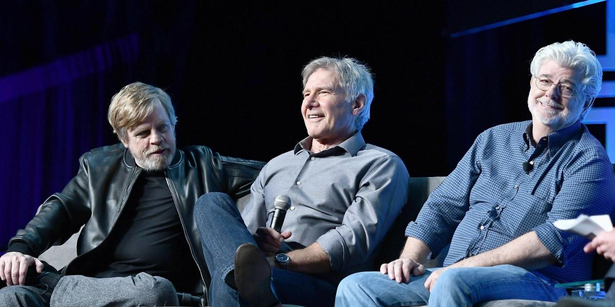 Mark Hamill (izq.), Harrison Ford (centro) y George Lucas, se reunieron para el homenaje.