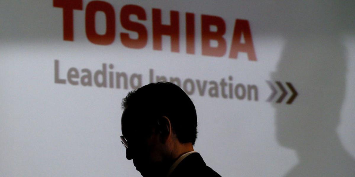 Toshiba calcula que las pérdidas totales del pasado año fiscal podrían llegar a 9.000 millones de dólares.