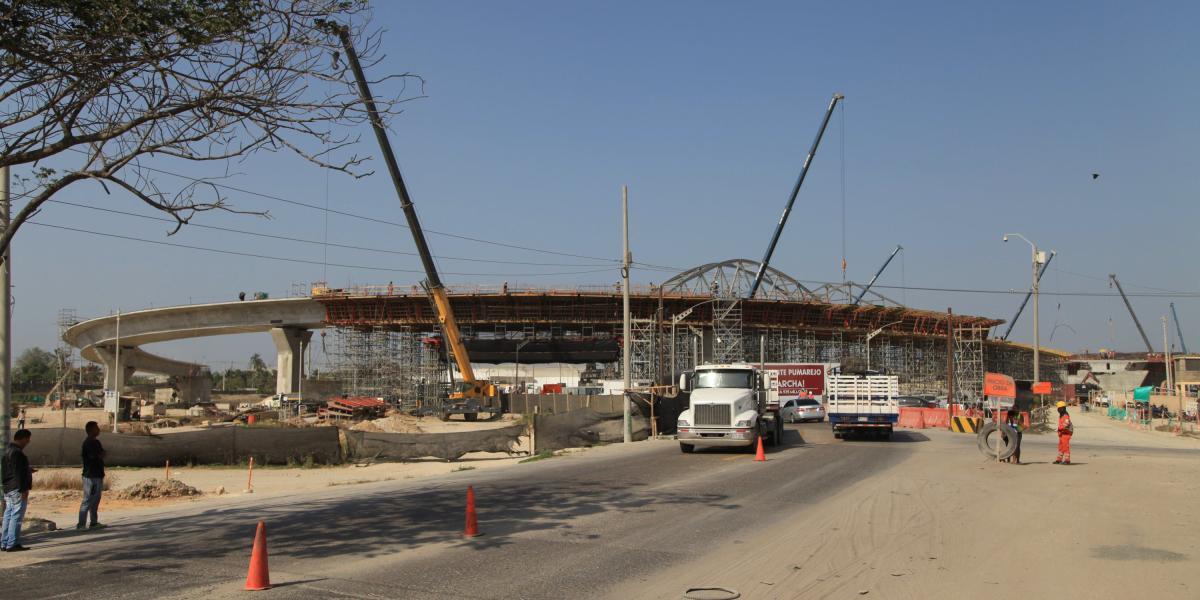 Así se ven las obras –por el lado de Barranquilla– del nuevo puente Pumarejo, que tendrá una longitud de 3,2 km.