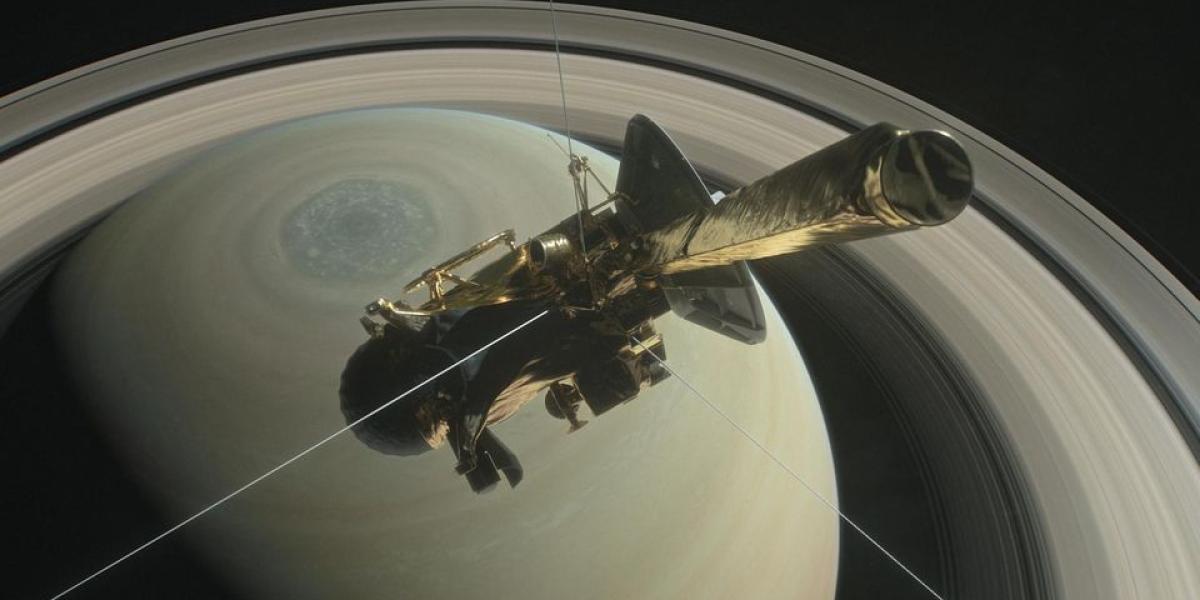 Cassini se dispone a adentrarse en la órbita del planeta Saturno y sus anillos interiores como parte final de su misión espacial.