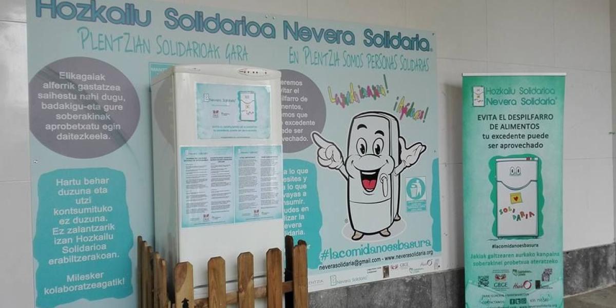El objetivo de Nevera Solidaria es luchar contra el despilfarro de comida, poniendo a disposición de las personas alimentos que para otros son excedentes.