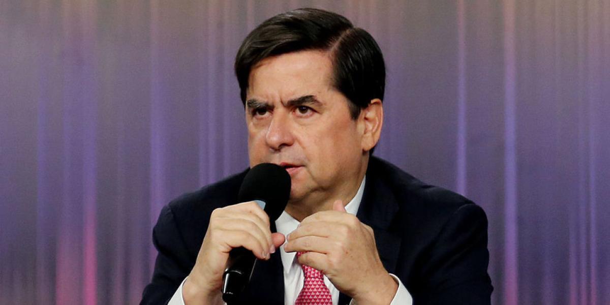 El ministro del Interior, Juan Fernando Cristo, se reunirá con el presidente Santos para decidir si abandona el Gobierno.