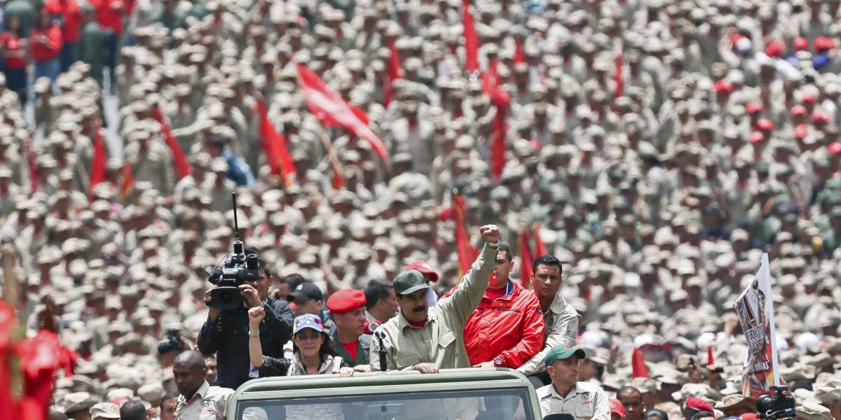 Nicolás Maduro aprobó ayer un plan para expandir a 500 mil los miembros de la Milicia Bolivariana.