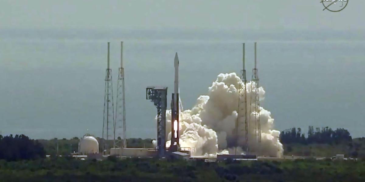 La agencia espacial de Estados Unidos registró este martes en vivo el despegue del aparato, que lleva suministros a la Estación Espacial Internacional.