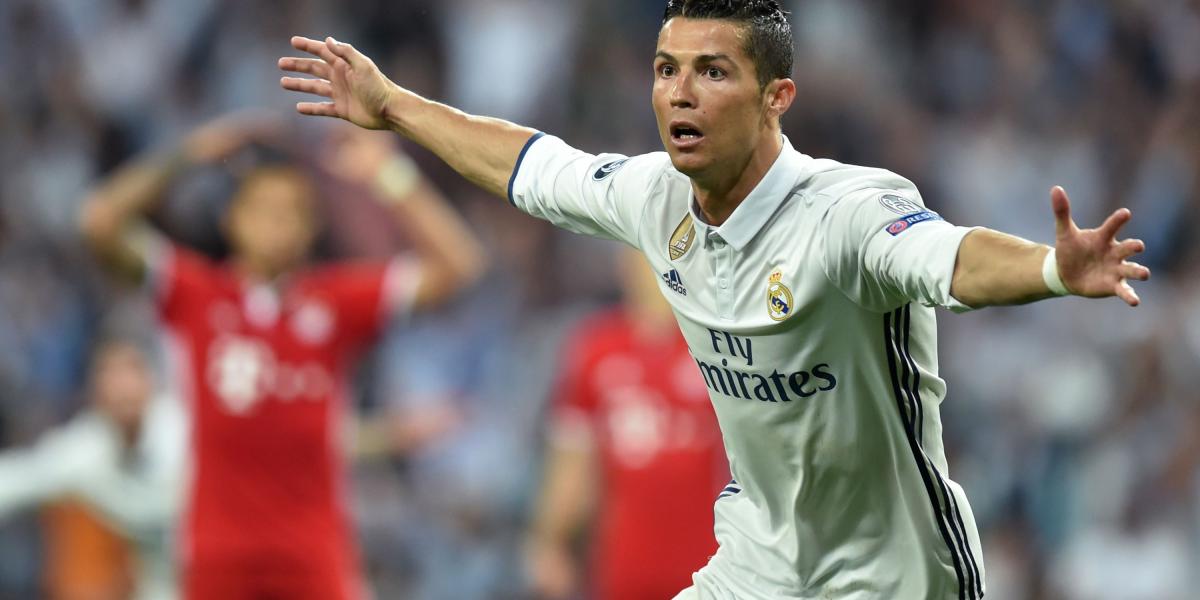 Cristiano Ronaldo festeja el segundo de sus tres goles al Bayern.