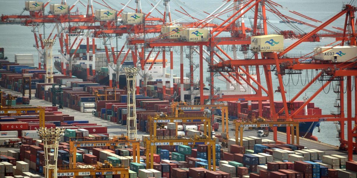 Brecha entre exportaciones e importaciones se redujo en los dos primeros meses.