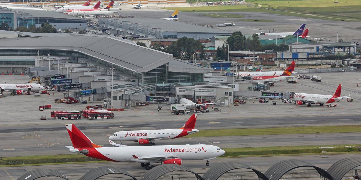 El aeropuerto El Dorado recupera la normalidad paulatinamente tras los incidentes del jueves.