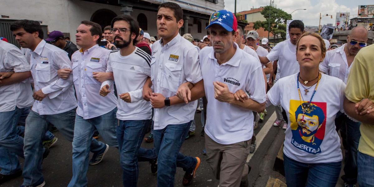 Los líderes de la oposición participaron en la marcha del silencio, en Caracas, para honrar a los muertos de las protestas.