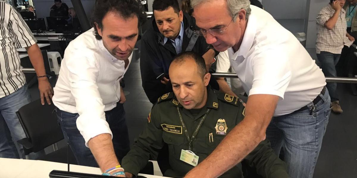 El alcalde Federico Gutiérrez lideró el operativo para dar con la captura de los fleteros, por medio del análisis de videos y otras informaciones.