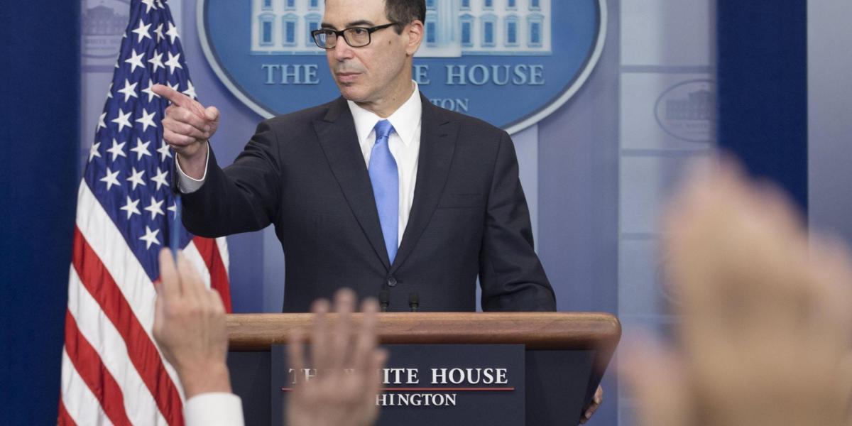 El secretario del Tesoro de EE. UU., Steven Mnuchin durante una rueda de prensa celebrada en la Casa Blanca, en la que dio a conocer las sanciones contra funcionarios del régimen sirio.