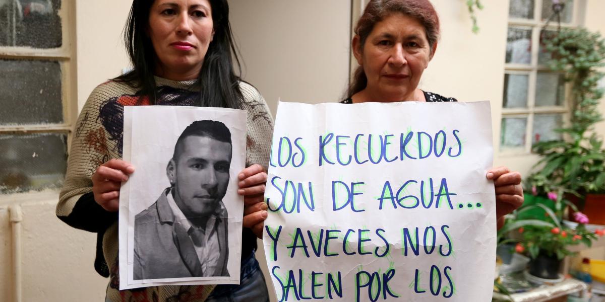 Patricia Licht y Luz Miriam Hoyos, hermana y madre de Leonardo, recuerdan al joven y no aceptan la condena al asesino.