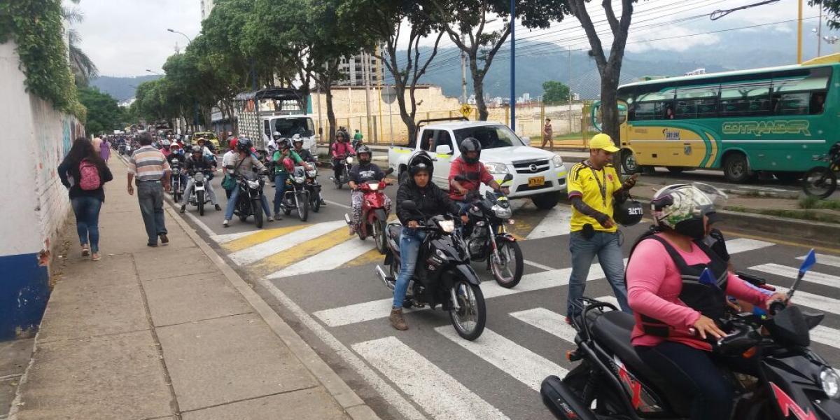 En tres puntos de la ciudad de Bucaramanga y su área metropolitana transcurren la manifestación.