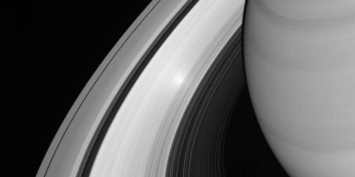 ¡Y Cassini seguirá sorprendiéndonos hasta que llegue su final!