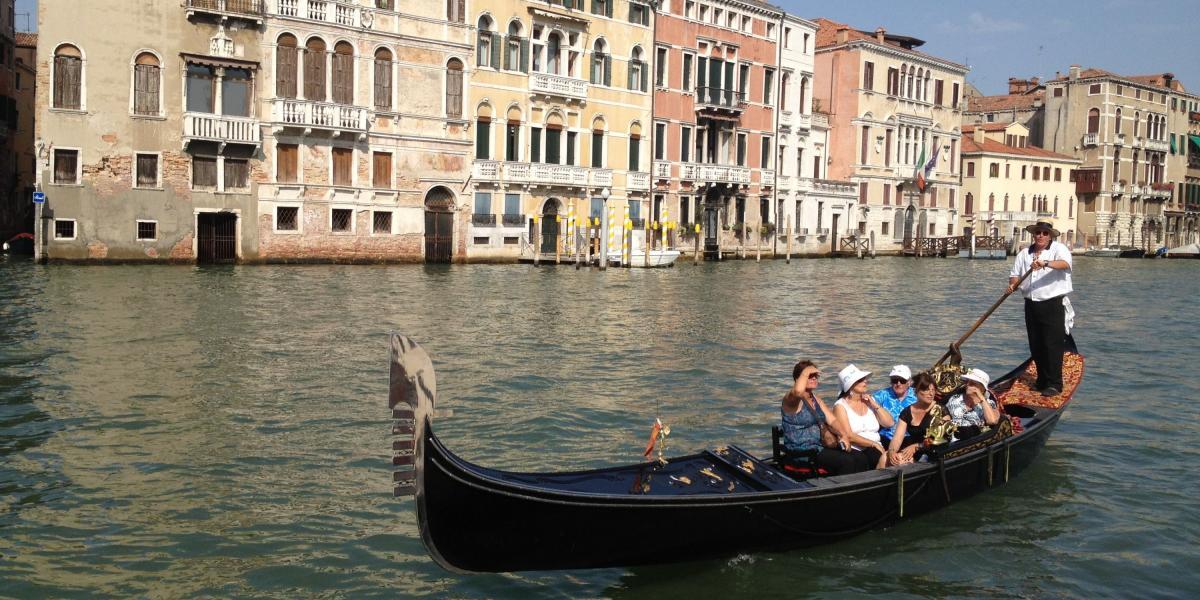 Venecia ciudad en Italia, es uno de los sitios más visitados por los turistas.