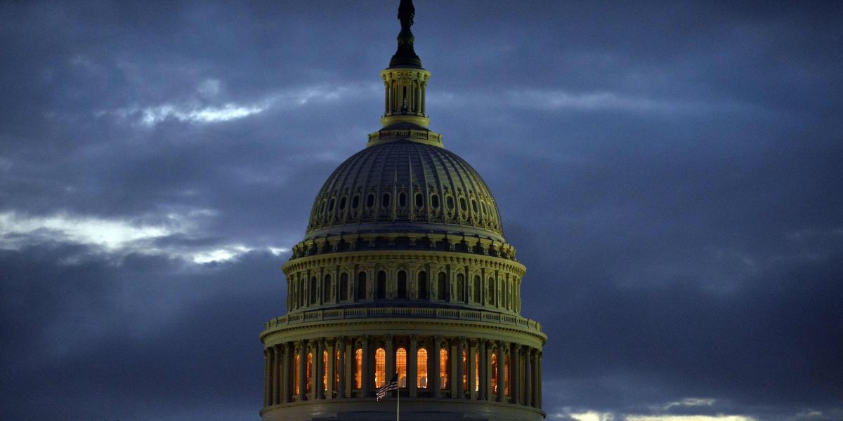 Senado de EE. UU. aprueba presupuesto provisorio para evitar la parálisis de la administración.