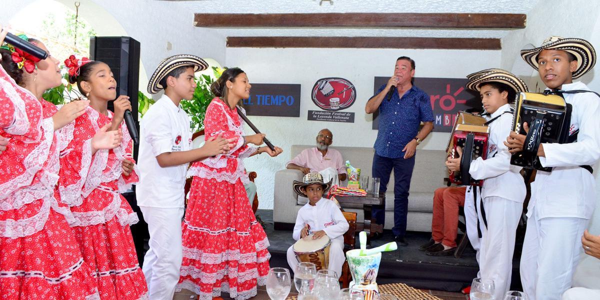 Los Niños del vallenato se reunieron con su padrino musical, Iván Villazón, quien les dio consejos para su carrera artística.