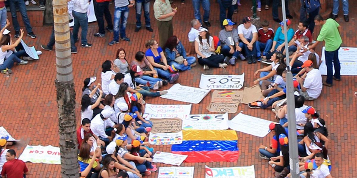 Hoy en el Parque de El Poblado, los venezolanos refugiados en Medellín, harán una protesta en contra del Gobierno de Nicolás Maduro y le enviarán un mensaje a sus hermanos, que luchan por el cambio de su país. Asimismo, recordarán a Andrés.