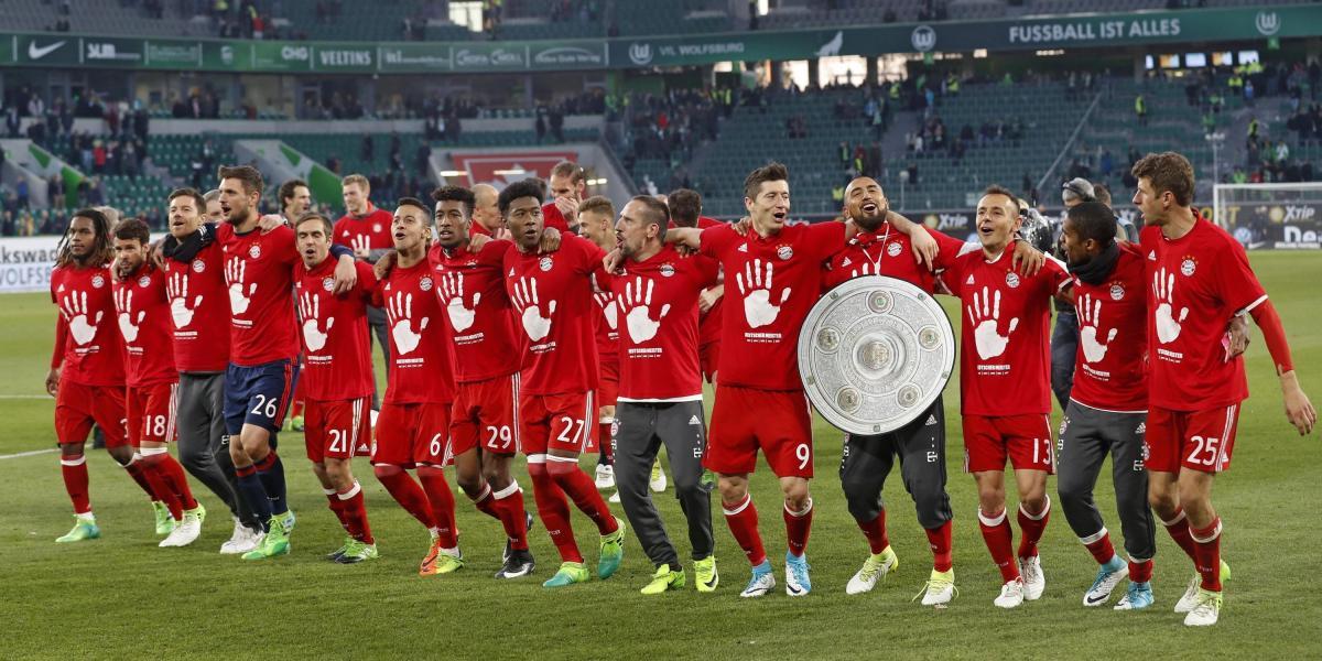 Los jugadores de Bayern Múnich celebran el título.