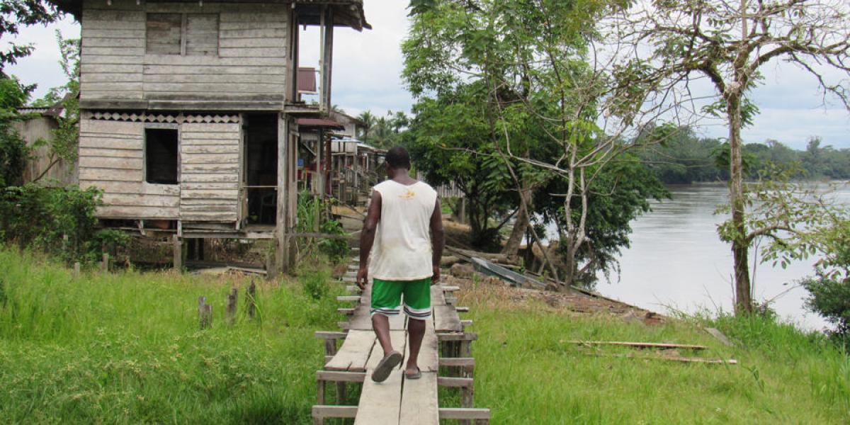 Litoral San Juan es una localidad del sur del Chocó, cuya cabecera municipal es Santa Genoveva de Docordó. Habitantes aseguran que el Eln recluta niños allí.
