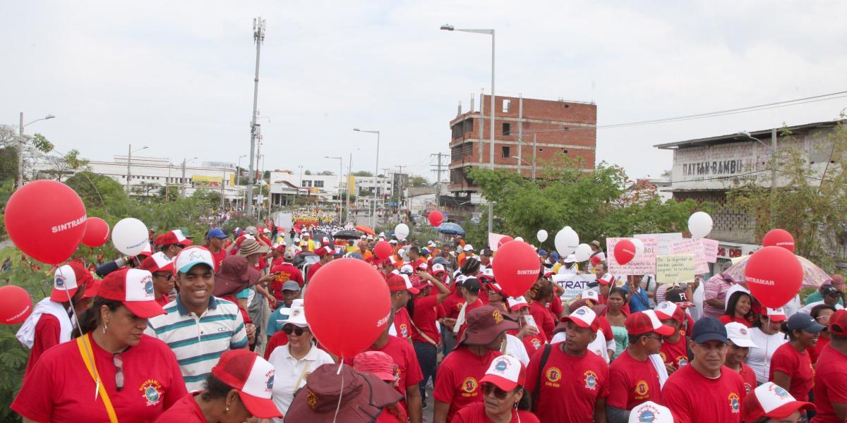Miles de trabajadores rindieron homenaje a los obreros muertos en Blas de Lezo.