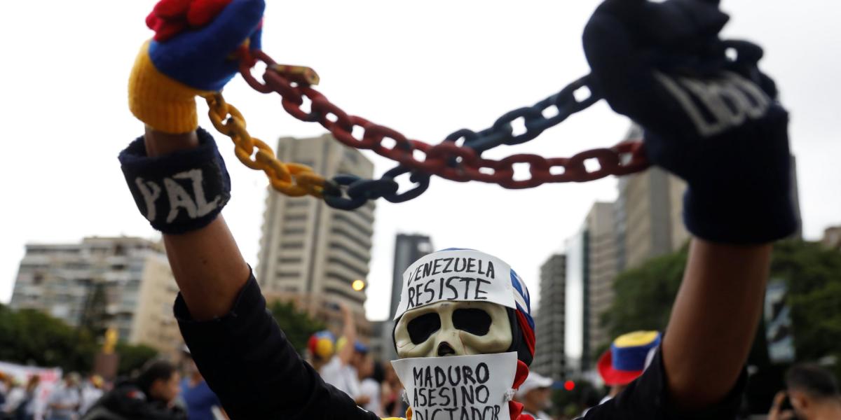 Miles de opositores se reunieron en Caracas y otros puntos del país, para criticar el reciente incremento del sueldo mínimo por considerar que traerá más inflación.