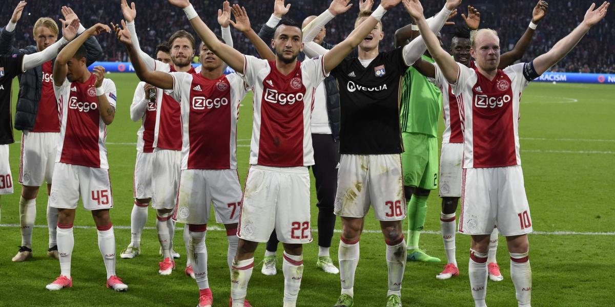 Los jugadores de Ajax celebran la victoria.