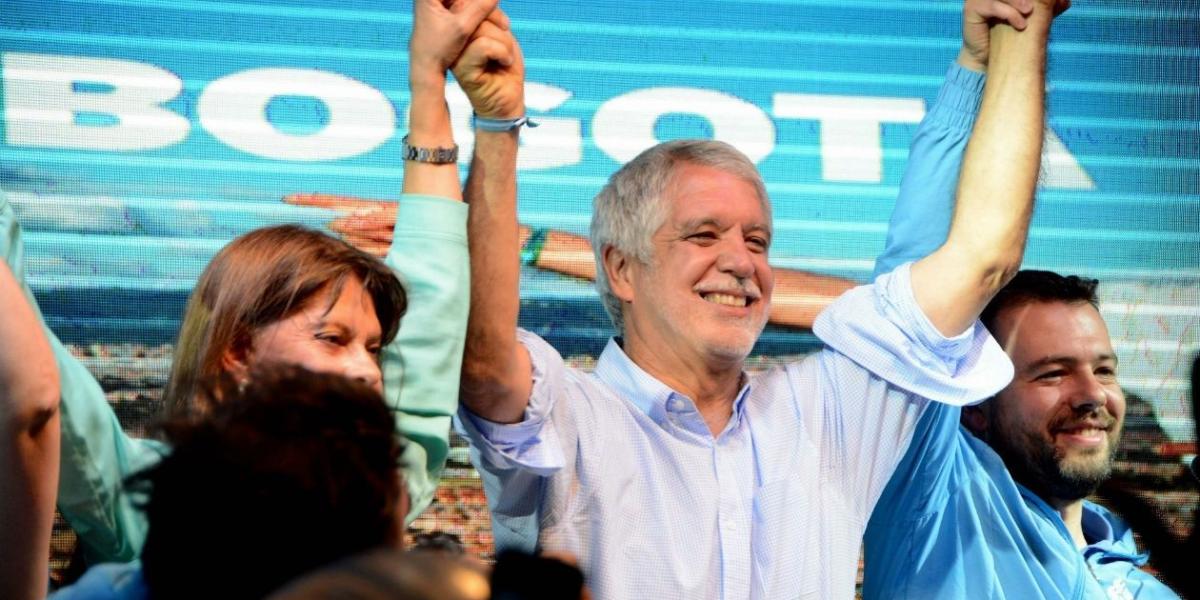 Fueron radicadas las primeras 600.000 firmas para revocar al alcalde Enrique Peñalosa