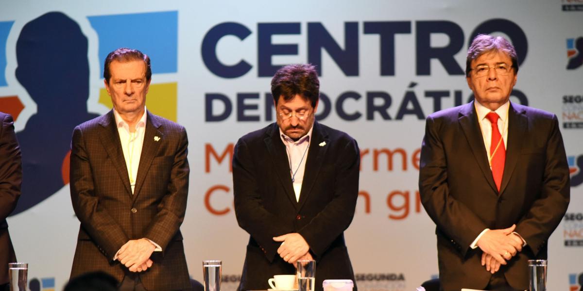 Fernando Londoño, Francisco Santos y Carlos Holmes Trujillo durante la Convención del Centro Democrático, este sábado.