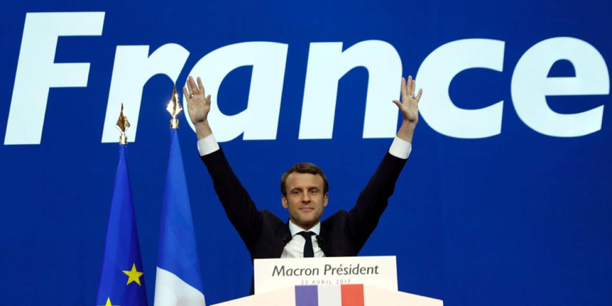 En París, Emmanuel Macron celebró su victoria. El centrista prometió combatir las divisiones que hay en Francia.