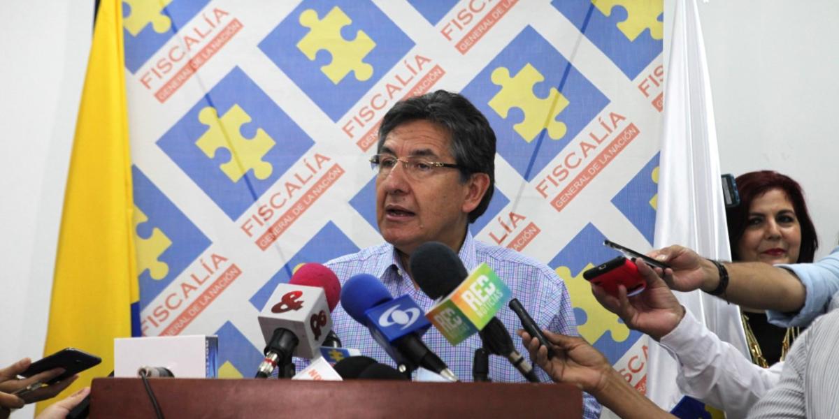 Néstor Humberto Martínez, fiscal general, anunció la imputación de cargos contra Lyons.