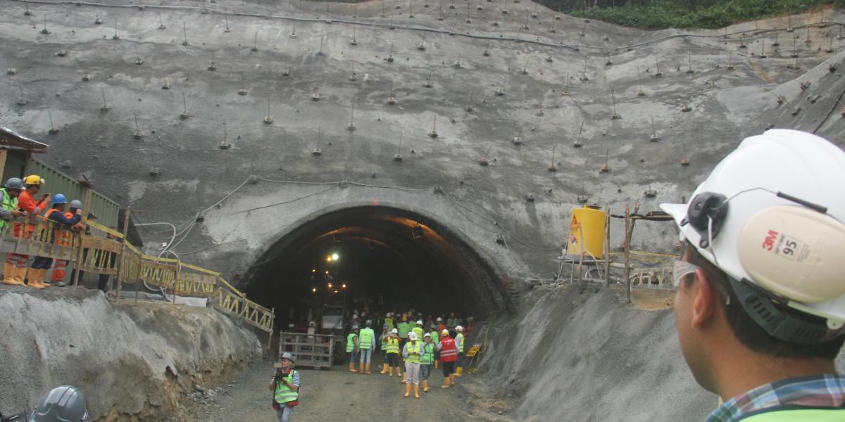 El Túnel Seminario tiene una longitud de unos 780 metros, una altura de cinco metros y un ancho aproximado de 10,7 metros.
