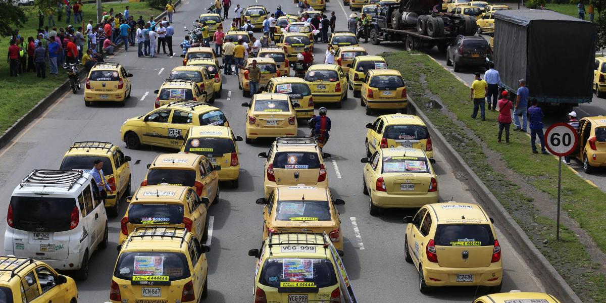 En Cali (foto), los taxistas provocaron algunos bloqueos, y en Medellín también provocaron dificultades, pero en general protestaron de manera tranquila.