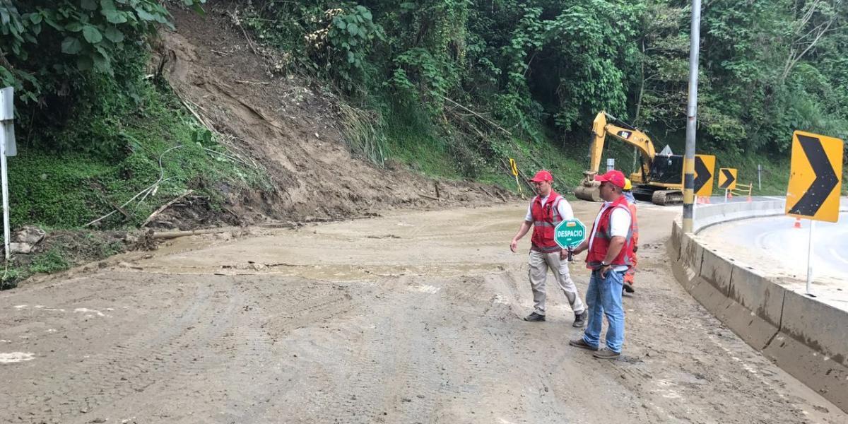 Autopistas del Café y autoridades locales acordaron monitorear este fin de semana el sector de San Peregrino, en la vía de Manizales a La Felisa, por los deslizamientos que se han presentado allí.