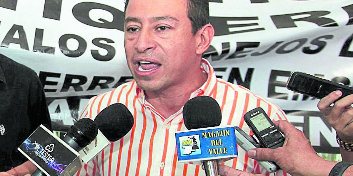 El presidente del Sintraemcali, Jorge Iván Vélez, expresa que contratos nefastos y manejo politiquero afectan patrimonio de Emcali y servicio a la comunidad.