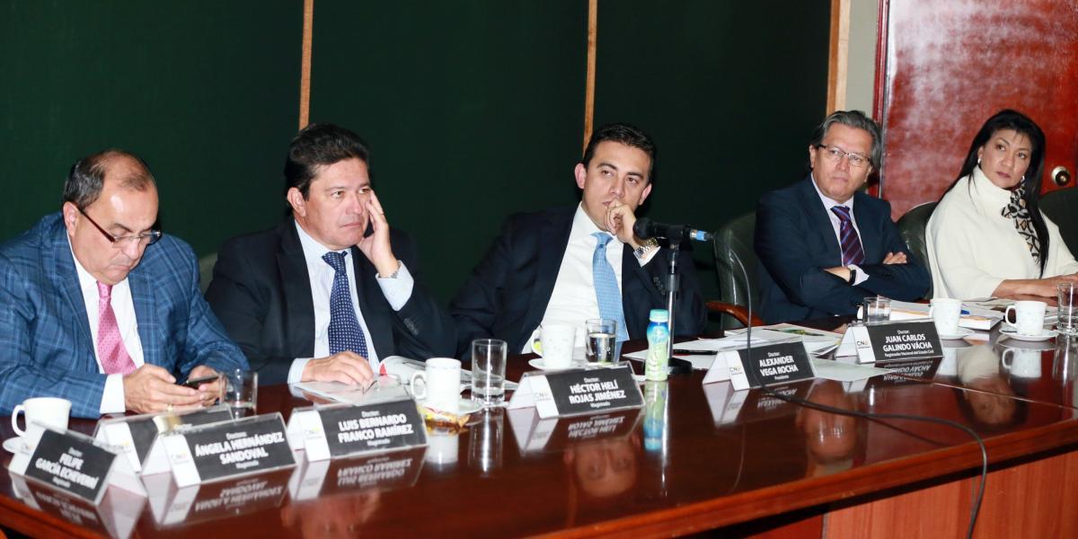 De izquierda a derecha: los magistrados del Consejo Electoral Luis Franco, Héctor Helí Rojas, Alexánder Vega (presidente de la corporación) y Armando Novoa, en la audiencia sobre revocatorias.