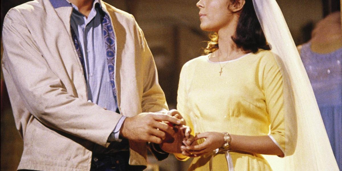 En 1981, la actriz Natalie Wood estaba en un yate con su marido, Robert Wagner, y Christopher Walken, con quien ella acababa de filmar Brainstorm. El cadáver de Wood apareció flotando cerca de Los Ángeles.En la foto, Wood interpreta a María en la escena de la película de 1961 'West Side Story'.