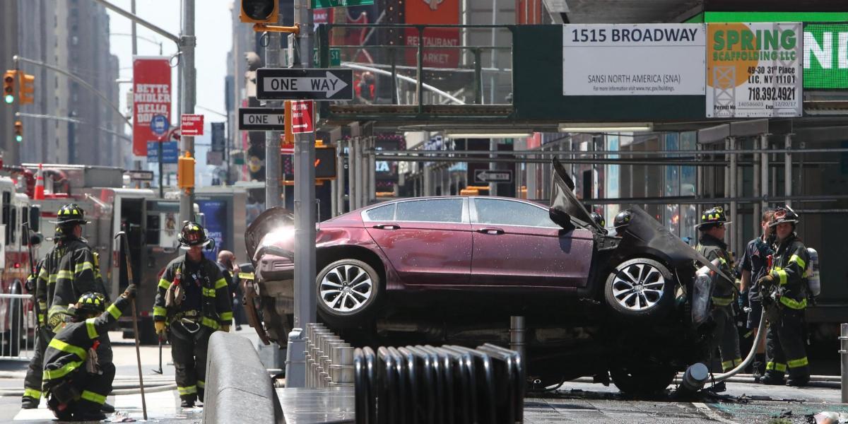 El hecho ocurrió en el Time Square y, al parecer, deja más de 10 personas heridas.