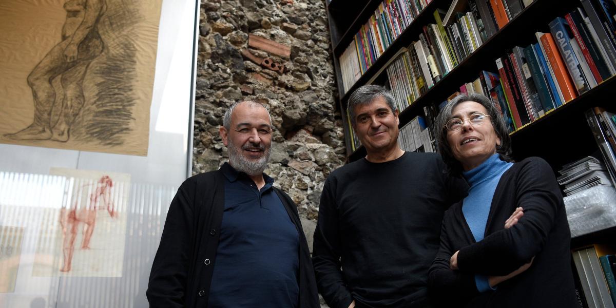 Estos son Rafael Aranda (C), Carme Pigem (R) and Ramon Vialta, creadores de RCR Arquitectes.