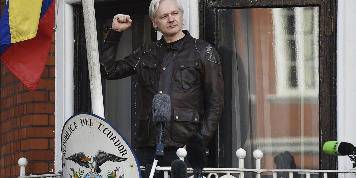 Assange, en la embajada ecuatoriana en Londres.