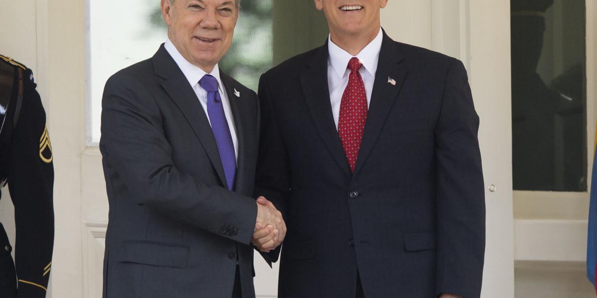 El presidente Juan Manuel Santos y el vicepresidente de Estados Unidos, Mike Pence, durante su encuentro de ayer en Washington.