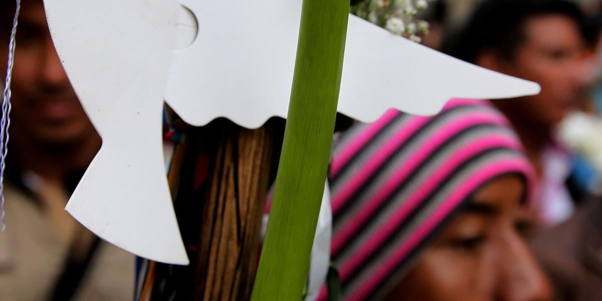 En el 2016 se cumplió la 'Marcha de las flores' en Bogotá, en la que participaron indígenas víctimas del conflicto armado.