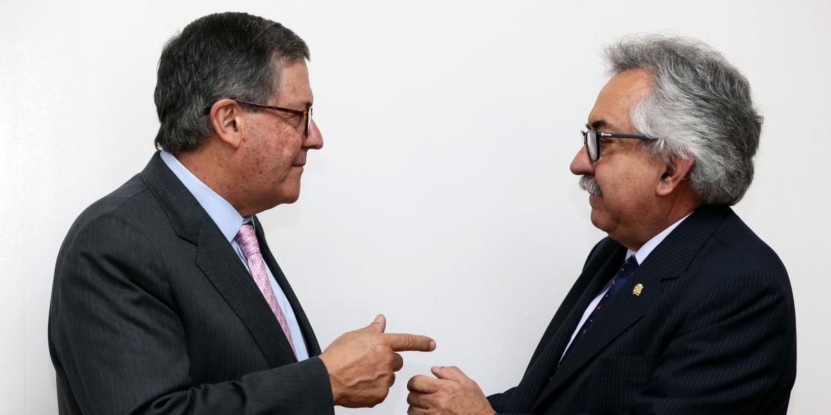 Pablo Navas (izq.), rector de la Universidad de los Andes, e Ignacio Mantilla, su homólogo de la Universidad Nacional.