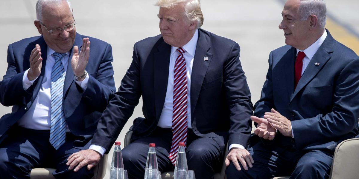 El presidente de Estados unidos, Donald Trump con el presidente de Israel, Reuven Rivlin y el primer ministro israelí, Benjamin Netanyahu.