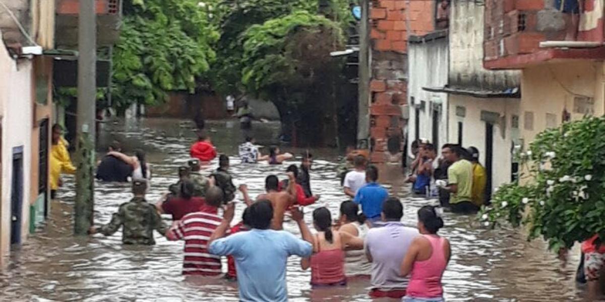 Un torrencial aguacero acompañado de fuertes vientos, sacudió a los habitantes del municipio de Espinal (Tolima).