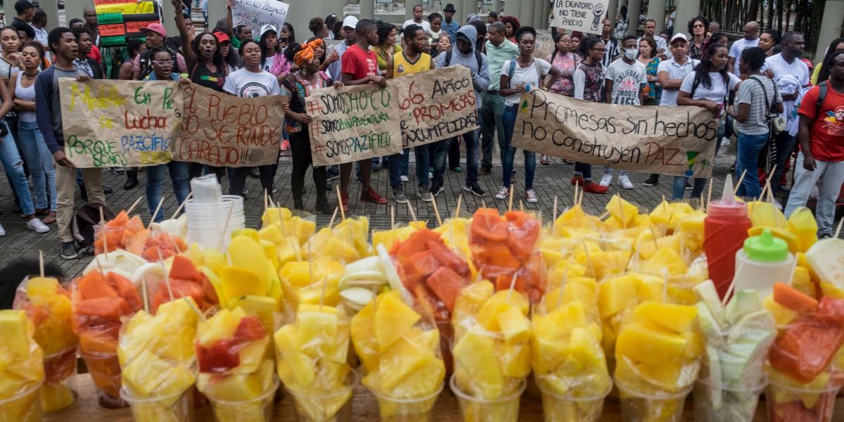 Los manifestantes de Buenaventura y Chocó piden al Gobierno atención en materia de salud, agua potable, educación e infraestructura.